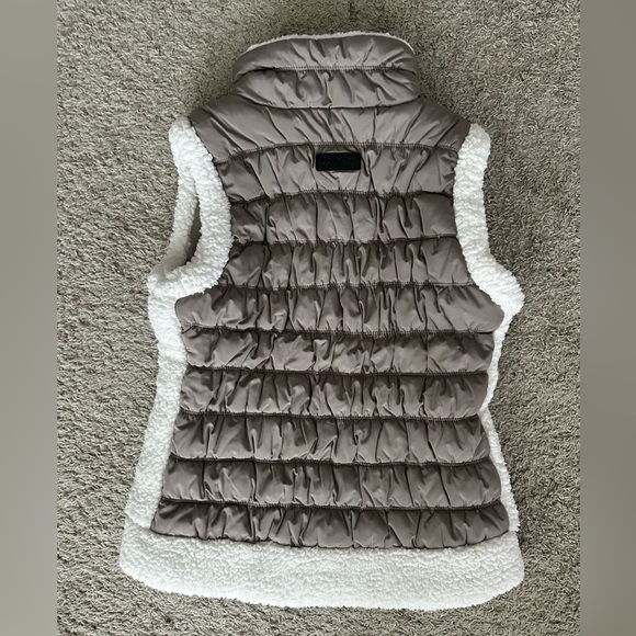 Calvin Klein Performance Sherpa lined puffer vest size - Picture 2 of 7
